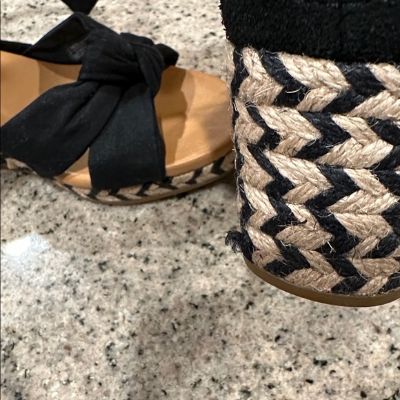 UGG
Yarrow - Picture 8 of 14